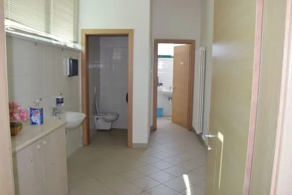 #3457 Capannone con uffici e corte