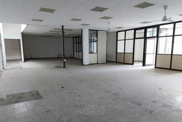 #14899 Capannone e corte in comparto artigianale