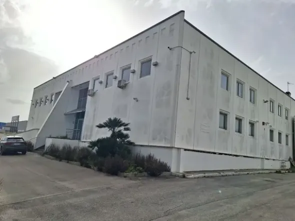 #2638611 Capannone industriale/commerciale fronte strada – altissima visibilità