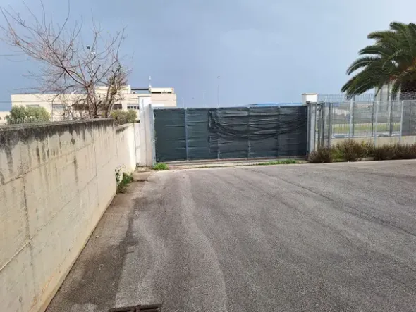 #2638611 Capannone industriale/commerciale fronte strada – altissima visibilità