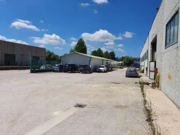 #2640071 Capannone industriale con ampia corte pertinenziale