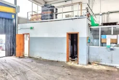 #25490 Capannone industriale con area esterna di pertinenza