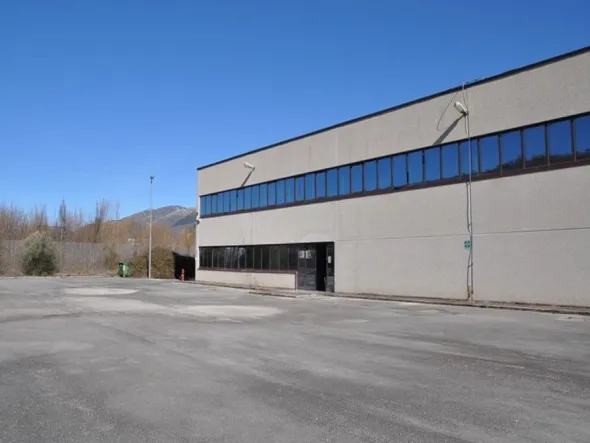 #14725 Capannone industriale con area di pertinenza