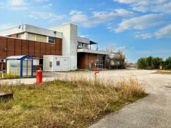 #22832 Capannone industriale con due unità residenziali