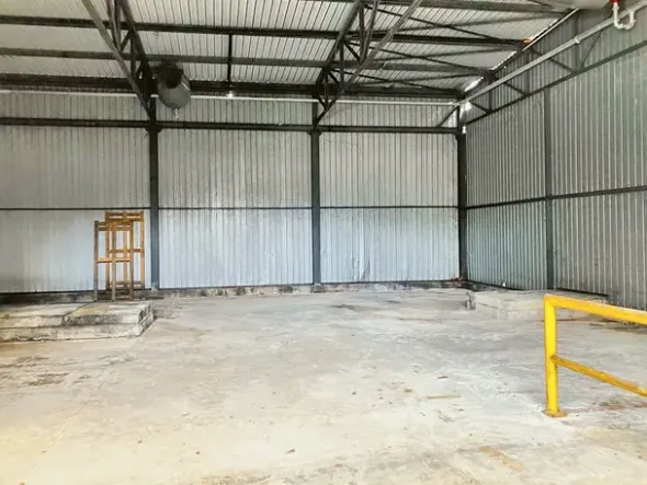 #22832 Capannone industriale con due unità residenziali