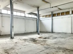 #22832 Capannone industriale con due unità residenziali