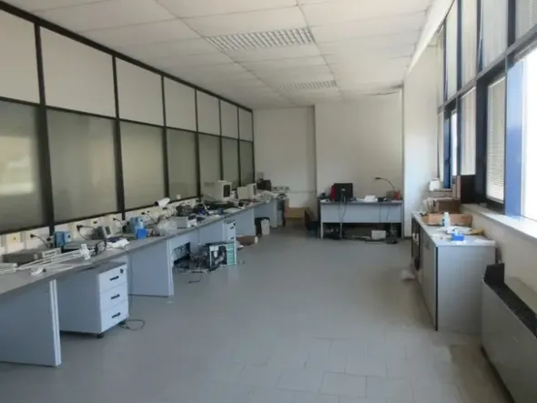 #16042 Capannone industriale con uffici e camera bianca