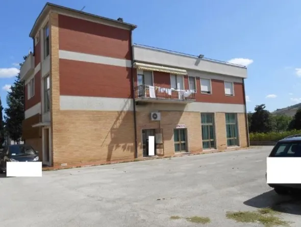 #15141 Capannone industriale con uffici e appartamenti