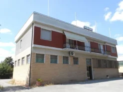 #15141 Capannone industriale con uffici e appartamenti