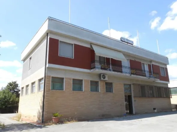 #15141 Capannone industriale con uffici e appartamenti