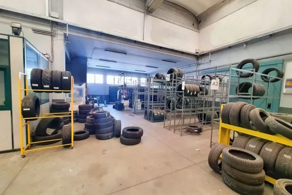 #19694 Capannone industriale con uffici e corte esterna