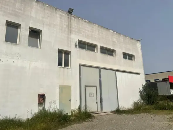 #26290 Capannone in zona di alta visibilità