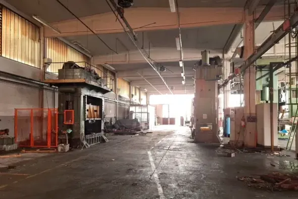 #2638458 Capannone produttivo con corte e abitazione