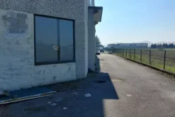 #25773 Capannone su due livelli con ampia area esterna