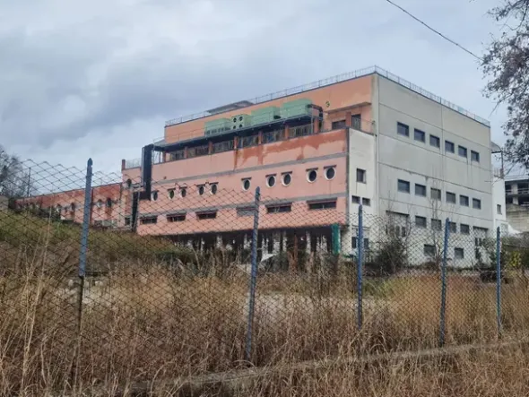 #2639732 Capannoni a Giffoni Sei Casali