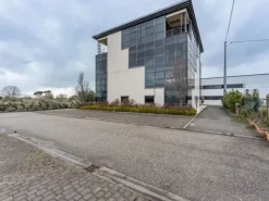 #2537510 Capannoni industriali con ufﬁci ad Altopascio