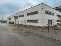 #2537510 Capannoni industriali con ufﬁci ad Altopascio
