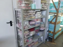178#7915 Capi di abbigliamento da bimbo e tessuti