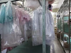 178#7915 Capi di abbigliamento da bimbo e tessuti