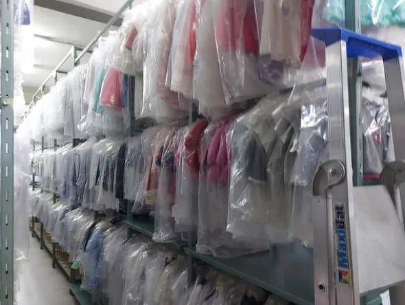 178#7915 Capi di abbigliamento da bimbo e tessuti