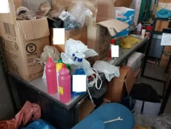 2#8129 Capi di abbigliamento e arredo da negozio