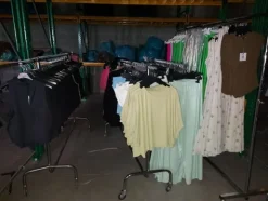 2#8129 Capi di abbigliamento e arredo da negozio