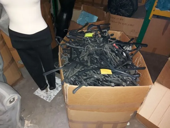 2#8129 Capi di abbigliamento e arredo da negozio