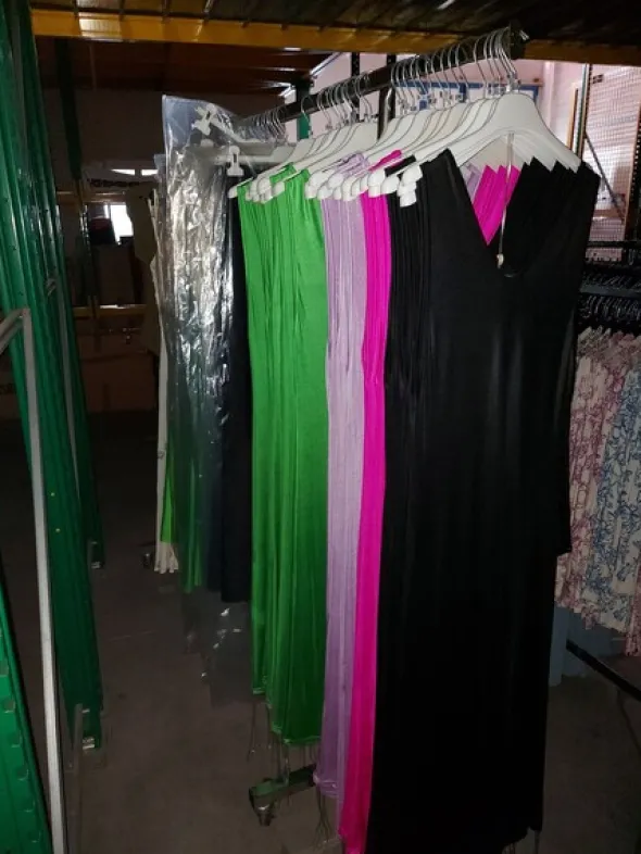 2#8129 Capi di abbigliamento e arredo da negozio