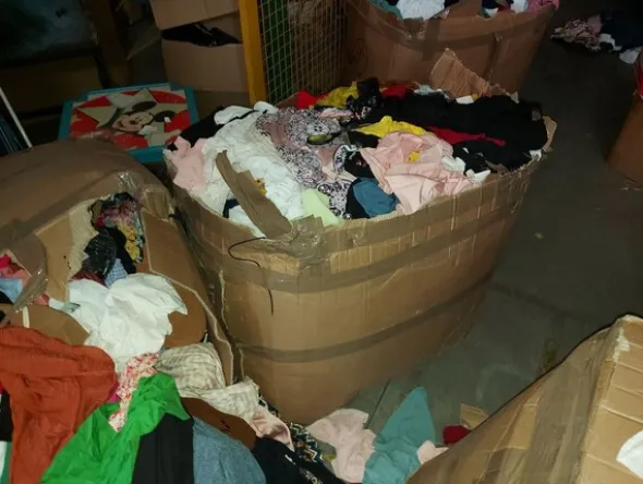2#8129 Capi di abbigliamento e arredo da negozio
