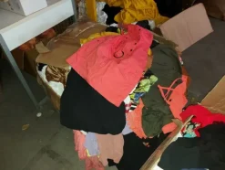 2#8129 Capi di abbigliamento e arredo da negozio