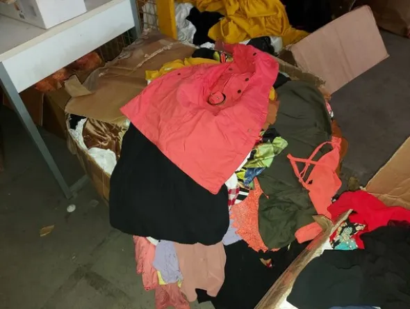2#8129 Capi di abbigliamento e arredo da negozio