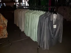 2#8129 Capi di abbigliamento e arredo da negozio