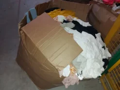 2#8129 Capi di abbigliamento e arredo da negozio