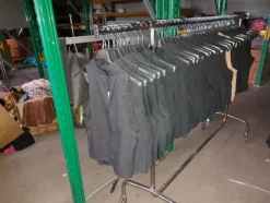 2#8129 Capi di abbigliamento e arredo da negozio