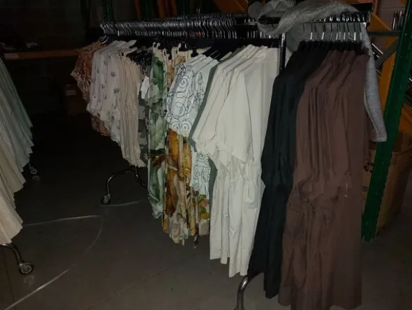 2#8129 Capi di abbigliamento e arredo da negozio