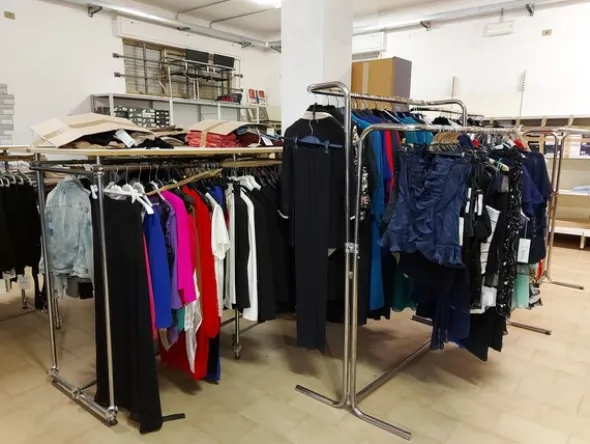 1#8071 Capi di abbigliamento e calzature