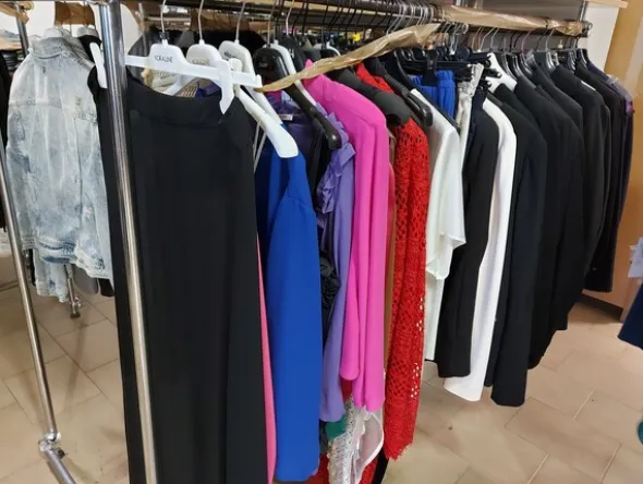 1#8071 Capi di abbigliamento e calzature