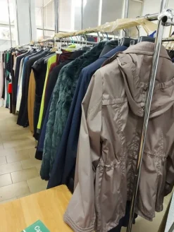 1#8071 Capi di abbigliamento e calzature