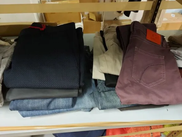 1#8071 Capi di abbigliamento e calzature