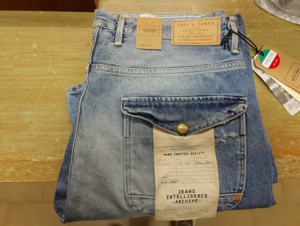 1#8071 Capi di abbigliamento e calzature