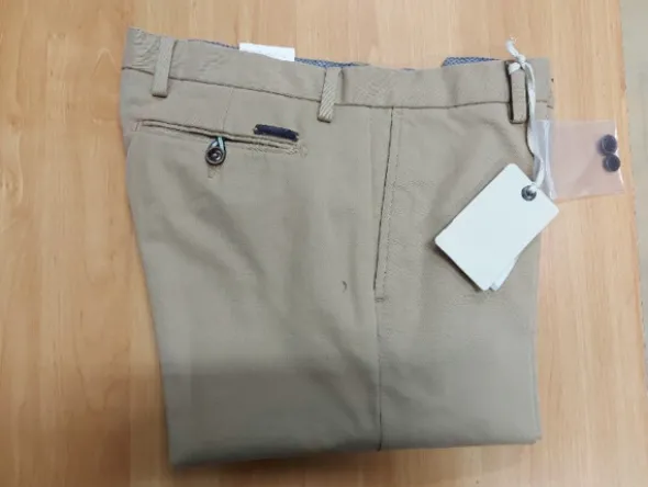 1#8071 Capi di abbigliamento e calzature
