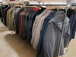 1#8071 Capi di abbigliamento e calzature