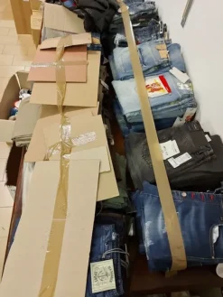 1#8071 Capi di abbigliamento e calzature