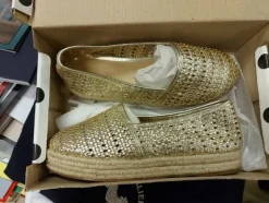 1#8071 Capi di abbigliamento e calzature