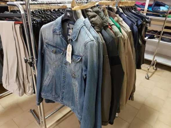 1#8071 Capi di abbigliamento e calzature