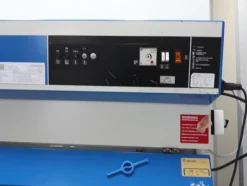 20#3675 Cappa flusso laminare Gelaire e microscopio Olympus BH2