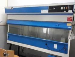 20#3675 Cappa flusso laminare Gelaire e microscopio Olympus BH2