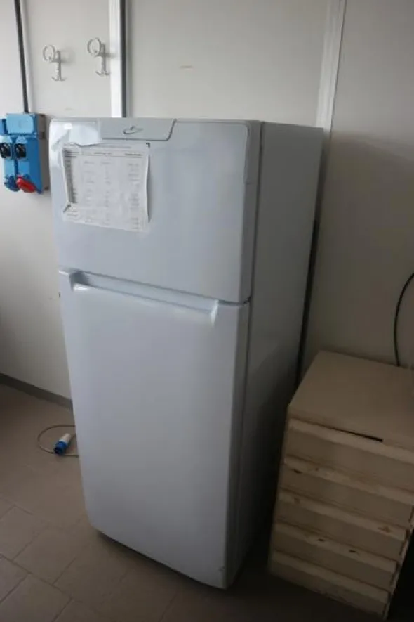 33#2717 Cappa Gelaire e arredi laboratorio