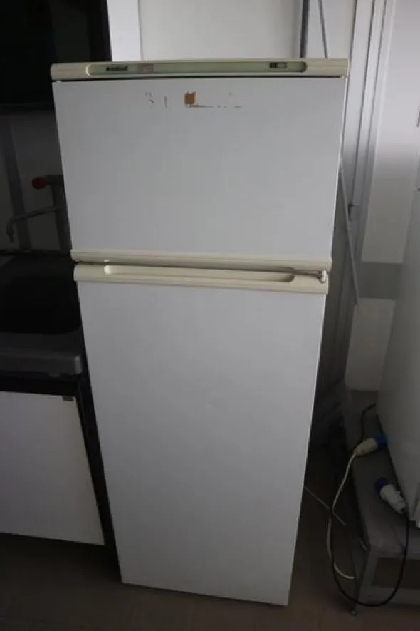 33#2717 Cappa Gelaire e arredi laboratorio