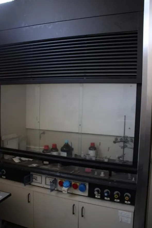 1#2209 Cappe chimiche e cromatografo Varian Chrompack
